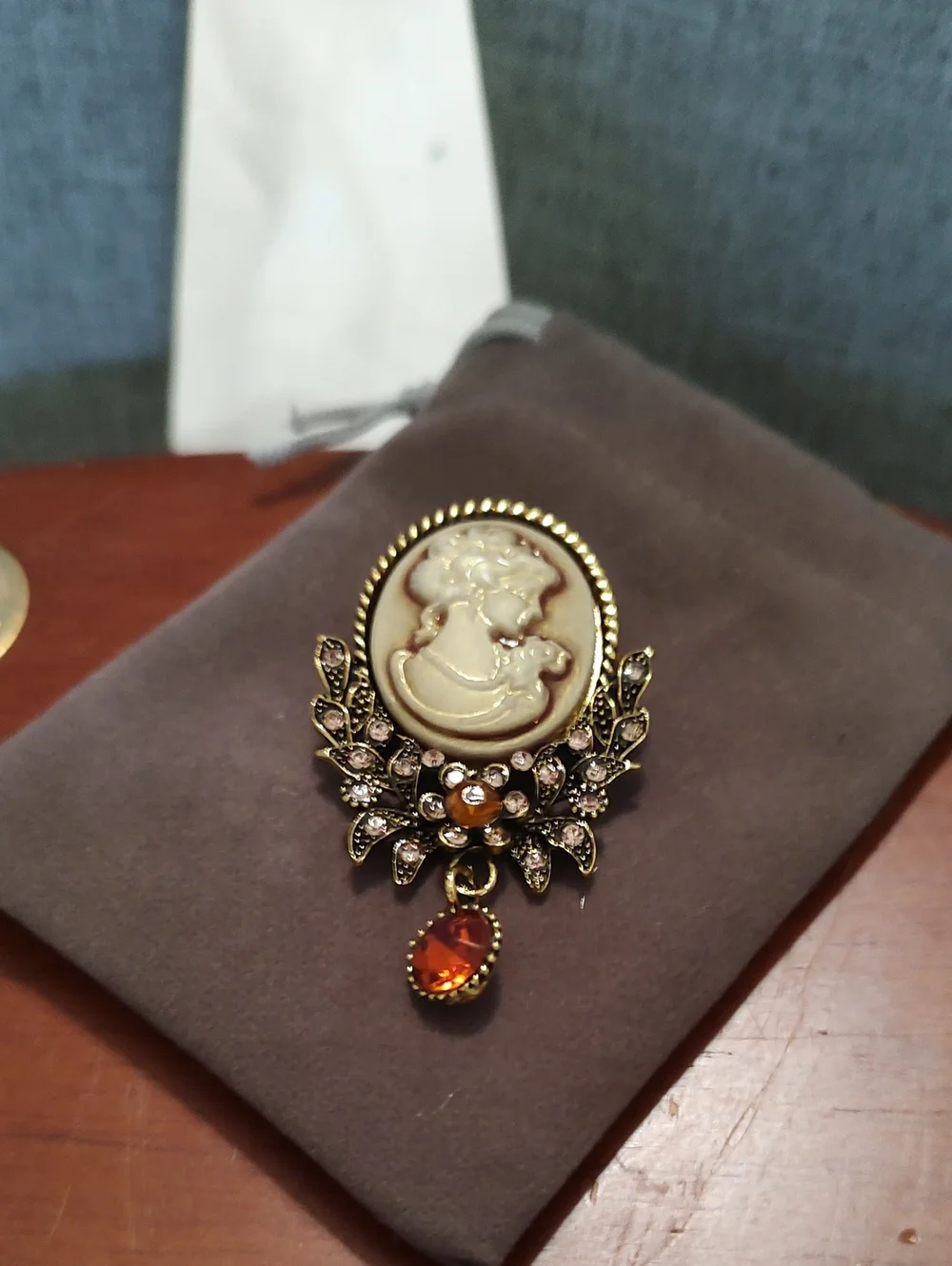 Source Unknown Gold-Tone Cream Cameo Brooch with Amber Drop